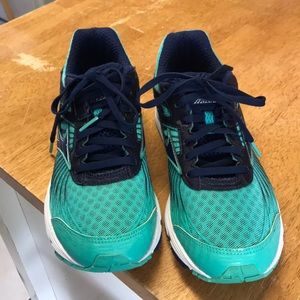 Mizuno running sneakers size 8